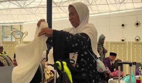 Sebelum Pulang ke Tanah Air, Jemaah Haji Indonesia Pakai Baju Berlapis-lapis demi Bawa Oleh-oleh