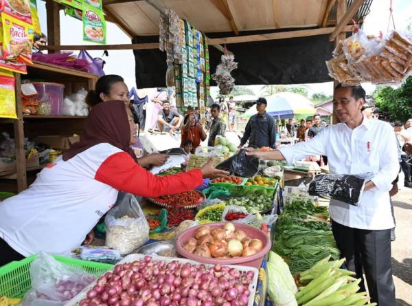 Jokowi: Harga Pangan di Pasar Temenggoeng Djaja Karti Kalteng Setara dengan Jawa