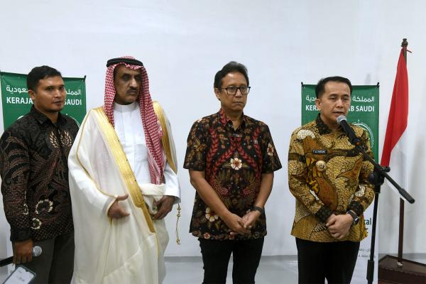 Pj Gubsu Dampingi Menkes Tinjau Program Kerjasama Operasi Jantung Pasien Anak di RSUP HAM Medan