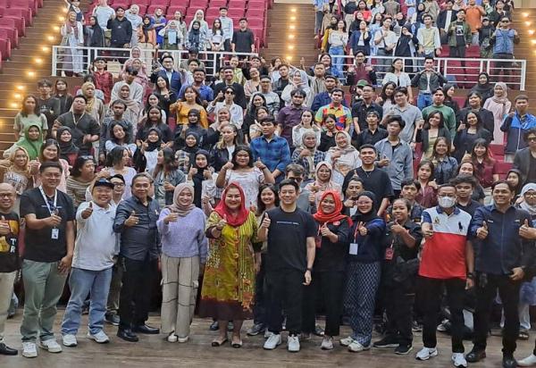 Usir Rasa Bosan Tunggu Antre Tampil, Peserta Audisi Indonesian Idol di Semarang Nyanyi Bersama
