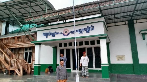 Abuya Ghufron Ceramah Pakai Bahasa Semut dan Suryani di Ponpes Malang Jadi Viral
