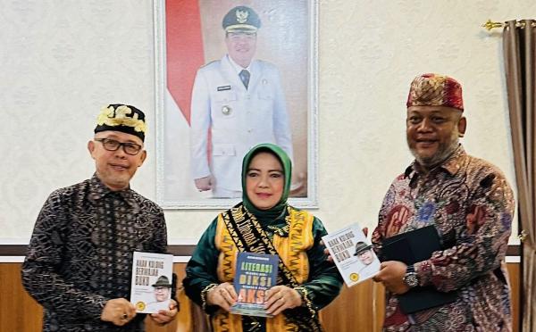 Bachtiar Adnan Kusuma bagi Ilmu Menulis Buku pada Gebyar Literasi Lampung Tengah