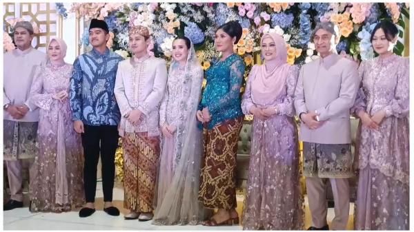 Warga serbu Anak Presiden Joko Widodo, Kaesang Pangarep di Acara Pernikahan Rizki Natakusuma