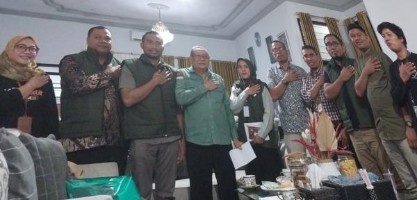 Pantarlih KPU NTB Mencoklit Bupati Sumbawa Mahmud Abdullah untuk Pilkada 2024 di Pendoponya