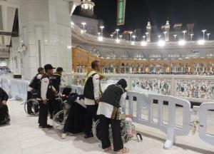 Jamaah yang Belum ke Masjidil Haram Difasilitasi, Doa di Depan Ka'bah
