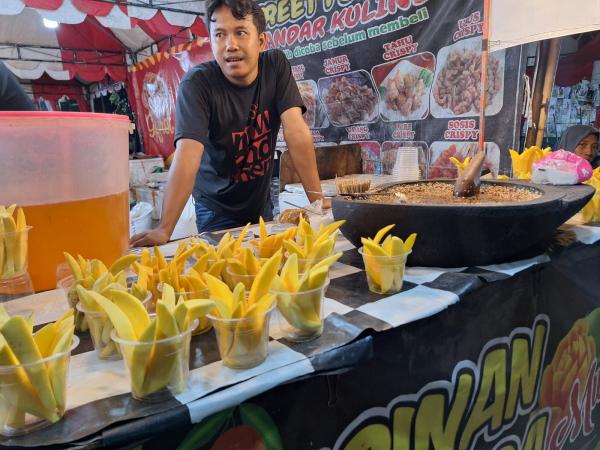 Kuliner Asinan Mangga, Jadi Buruan Pengunjung Semipro Kota Probolinggo