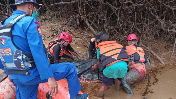 Tim SAR Gabungan Temukan Korban Tenggelam dari Kapal Pembawa BBM Ilegal yang Meledak di Muba