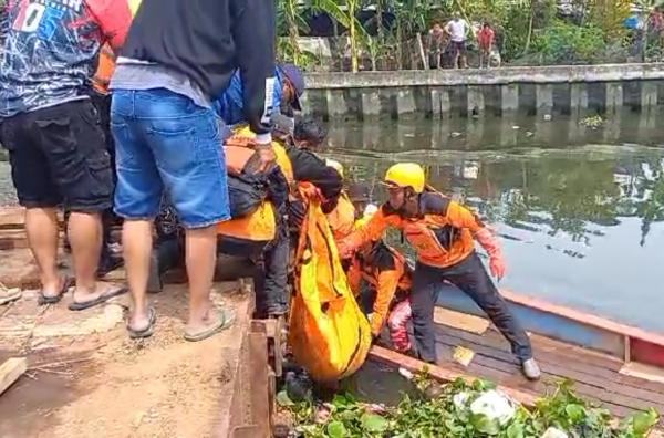 Jenazah Lansia Diduga Bunuh Diri Ditemukan Mengapung di Sungai Buntung Waru