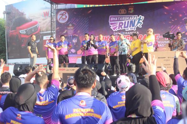 Walikota Bandar Lampung Eva Dwiana Berpartisipasi dalam Bhayangkara Run 2024