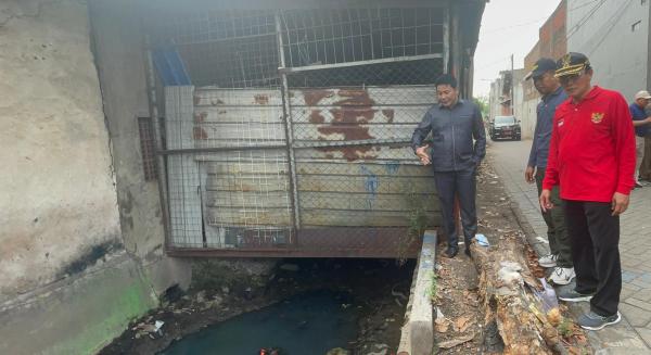 Plt Bupati Sidoarjo Subandi Sidak Sampah ke TPST dan Sempadan Sungai Buntung