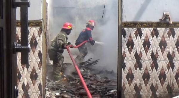 Kebakaran di Kawasan Pemukiman Jombang, Tiga Rumah dan Satu Mobil Terbakar
