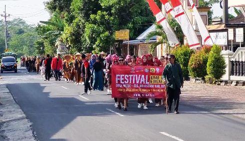 Tim Hibah MBKM UNS Menggelar Festival Kirab Budaya & Bazar UMKM di Desa Metuk Boyolali