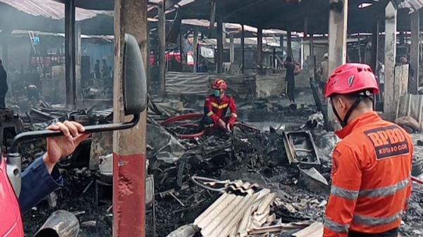 Puluhan Lapak Pedagang di Pasar Induk TU Kemang Kota Bogor Ludes Terbakar