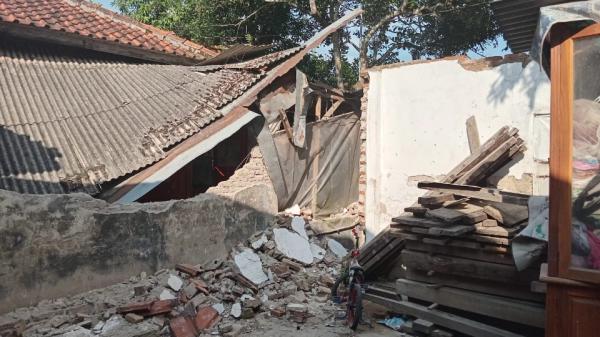 Dinding dan Dapur Rumah 2 Warga Ciamis Ambruk, BPBD: Korban Bertetangga