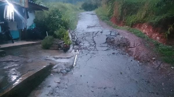 Jalan Desa di Mangkonjaya Tasikmalaya Amblas Akibat Hujan Deras, Ini Titiknya
