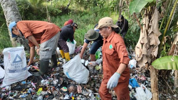 Pegiat Lingkungan Pedal Gas Bersih-Bersih Sungai di Sejumlah Lokasi di Ciamis