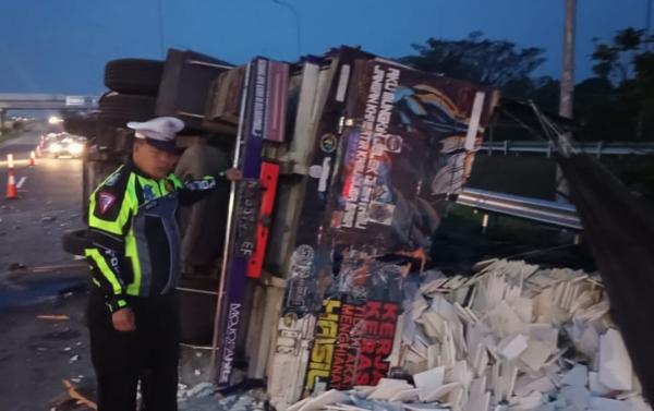 Kecelakaan Tragis di Tol Jombang-Mojokerto, Satu Tewas dan Dua Luka-Luka
