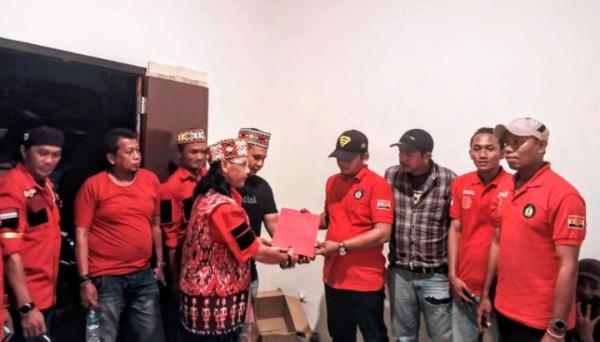 Pengukuhan dan Penyerahan SK DPC Pasukan Merah Serdaduuq Adat Regatn Tatau