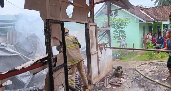 Kebakaran di Ciamis, 2 Rumah Diamuk si Jago Merah Akibat Korsleting Listrik dan Tabung Gas Bocor