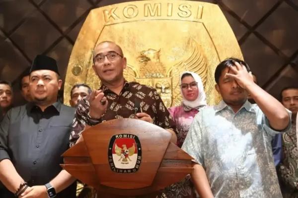 7 Fakta Hasyim Asy’ari Dipecat dari Ketua KPU, Nomor 5 Paksa Berhubungan Badan