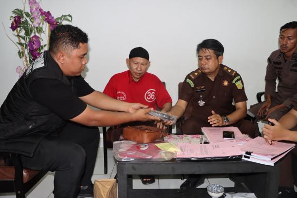 Penyidik Polres Aceh Barat Serahkan Tiga Tersangka Kepemilikan Senjata Api ke Jaksa