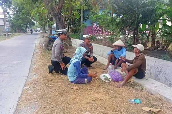 Anggota Sat Lantas Polres Grobogan Blusukan Sosialisasikan Tertib Berlalu Lintas