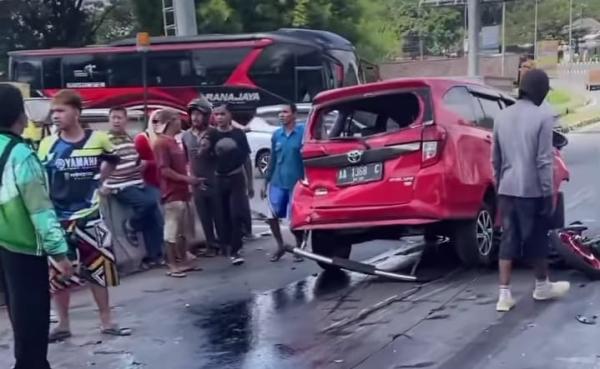 Kecelakaan Karambol di Exit Tol Bawen Semarang, Sejumlah Kendaraan Ringsek