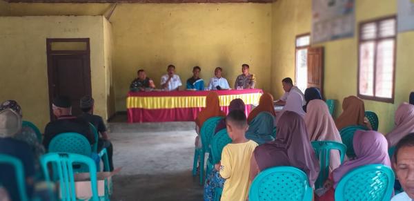 Berikan Rasa Aman, Polisi Kawal Penyaluran Bantuan Langsung Tunai Dana Desa di Kecamatan Way Tuba