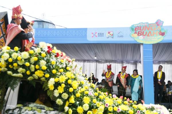 Pj Gubernur Sumut Agus Fatoni Buka Festival Bunga dan Buah 2024 di Karo, Ini Katanya