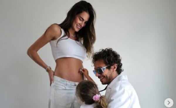 Momen Valentino Rossi Umumkan sang Kekasih Hamil Anak Kedua