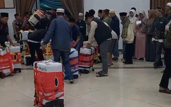 Pesawat Sempat Turbulensi, 432 Jamaah Haji Kloter 26 JKS asal Ciamis Selamat Tiba di Tanah Air