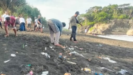 Pantai Madasari Masih Banyak Sampah, DLHK Sebut Masih Dalam Transisi