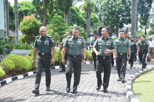 Dirajenad Brigjen TNI Kris Doni Kunjungi Ajendam IV Diponegoro: Hindari Judi Online!