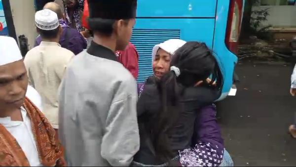Tangis Haru Keluarga Sambut Kepulangan Jemaah Haji Lebak di Tanah Air