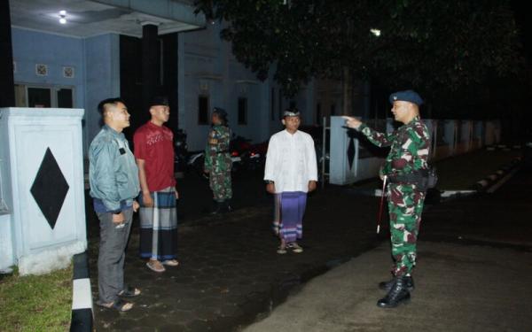 Pastikan Keamanan Wilayah Lanud Husein Sastranegara Bandung, Danlanud Pimpin Patroli Malam