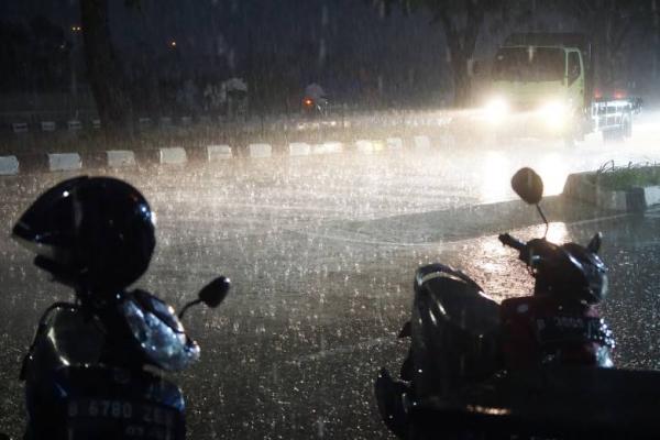 Anomali Hujan Lebat di Puncak Musim Kemarau, Fenomena Atmosfer Ini Penyebabnya