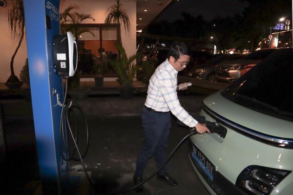 Dorong Ekosistem Kendaraan Listrik, PLN Tambah SPKLU di Kota Medan
