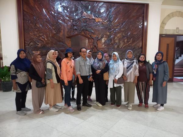 Relawan Surabaya Datangi Kantor DPRD Surabaya, Minta Kesiapan AH Thony Maju Pilwali