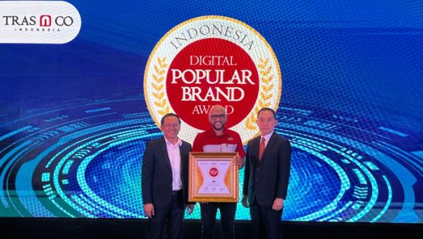 JNE Raih Penghargaan Indonesia Digital Popular Brand Award 2024 untuk Kategori Jasa Pengiriman