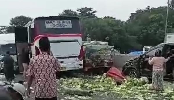 10 Kendaraan Alami Tabrakan Beruntun, Pemicu Kecelakaan Salah Satunya Bus Primajasa