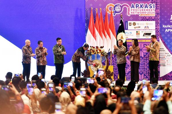 Bicara di Rakernas APKASI, Jokowi Ingatkan Tantangan Daerah dan Sulitnya Kumpulkan Penerimaan Negara