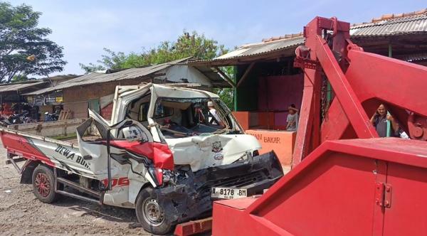 Adu Banteng di Jalan Lingkar Timur Cianjur, Sopir Dievakuasi ke Rumah Sakit