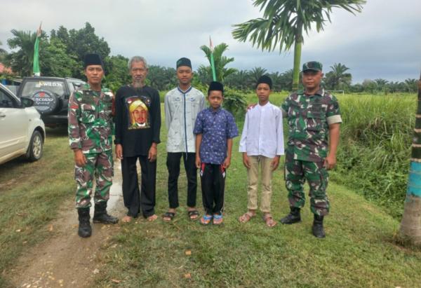 Dua Anggota TNI AD Antarkan Tiga Anak Suku Anak Dalam Belajar Agama di Pondok Pesantren