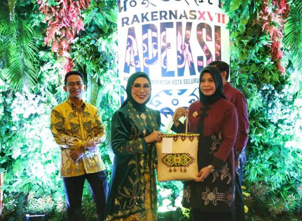 Didampingi Ketua DWP, PJ Sekda Makassar Hadiri Gala Dinner Apeksi XVII di Balikpapan