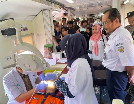 Rail Clinic Daop 3 Cirebon Berikan Pengobatan Gratis Masyarakat di Stasiun Ketanggungan Brebes