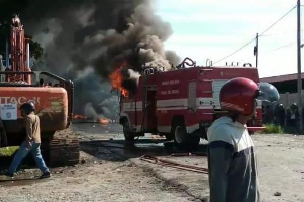 Ricuh Masalah Lahan di Desa Sampali, Warga Bakar Mobil Damkar