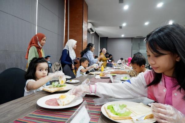 Liburan Sekolah! Anak-Anak Belajar Kids Table Manner di Aston Inn Pandanaran Semarang