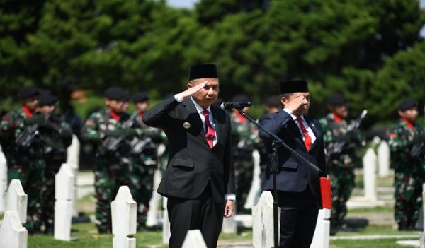 Sosok HR Nuriana di Mata Bey Machmudin: Disiplin, Merakyat dan Tidak Gengsi