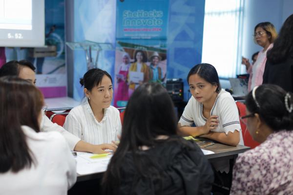 Indosat Dorong Perempuan di Sulut Kembangkan Bisnis dengan Teknologi Melalui Program SheHacks