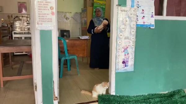 Bayi Laki-laki Dibuang di Teras Rumah Warga Dibungkus Kain Sarung